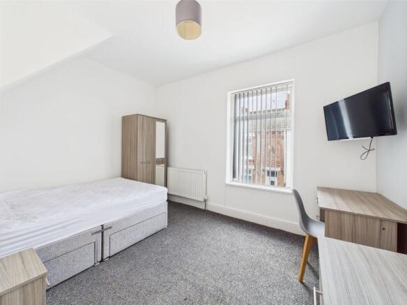 3 bed Terraced to rent Image 10