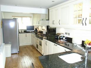 KITCHEN/BREAKFAST ROOM