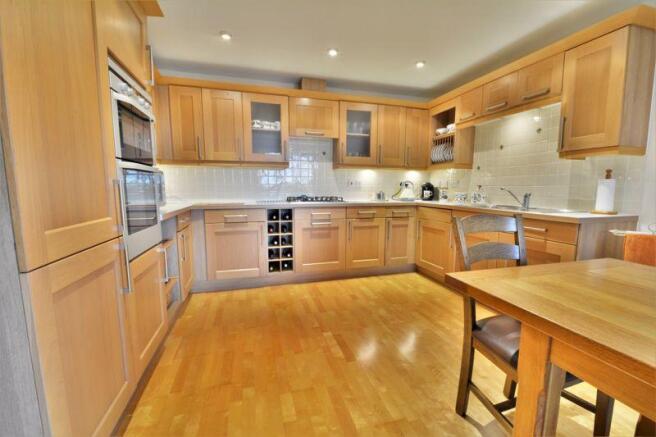 Kitchen/breakf...