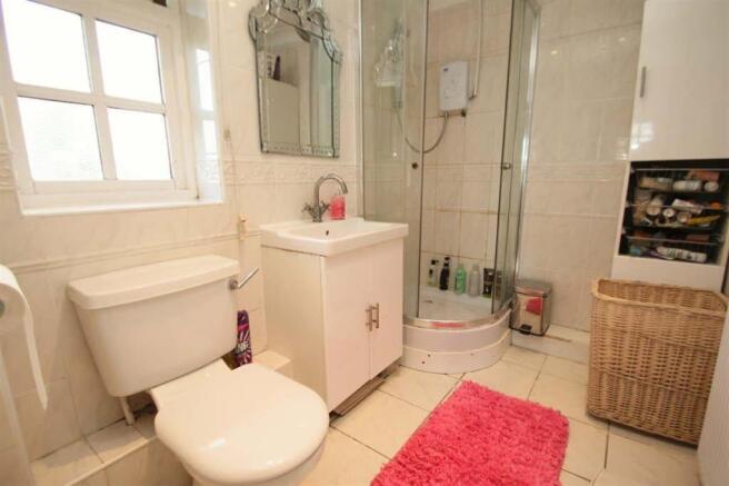 EN-SUITE SHOWER ROOM