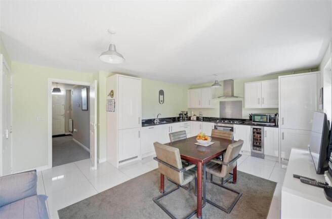 4 bed Detached for sale Image 5