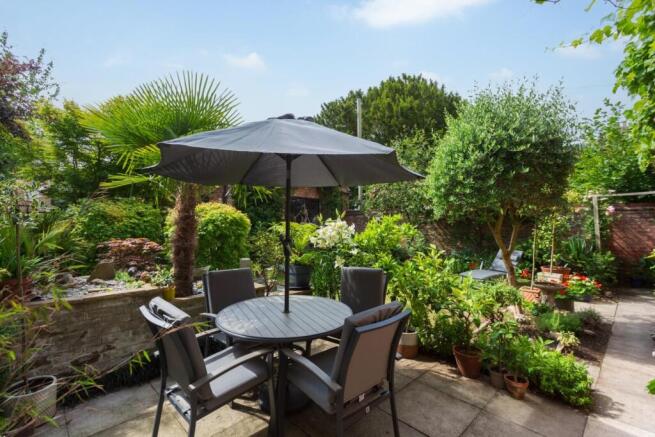 4 bed Link Detached House for sale Image 4