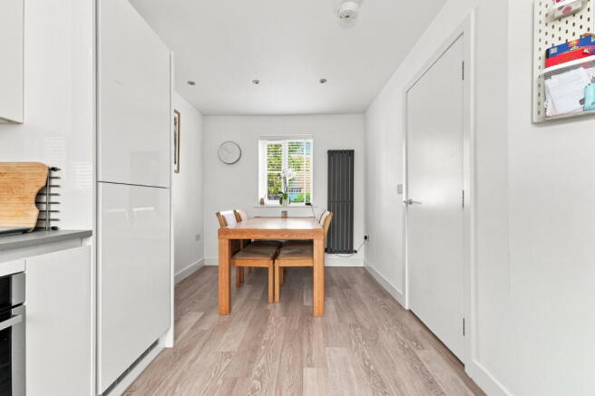 4 bed Semi-Detached for sale Image 4