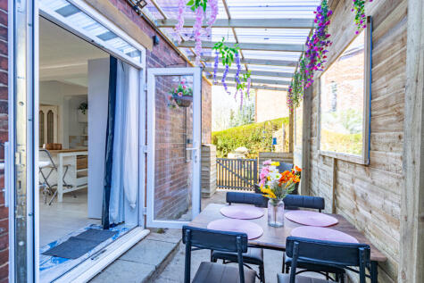 Woodhall Drive, Leeds, LS5