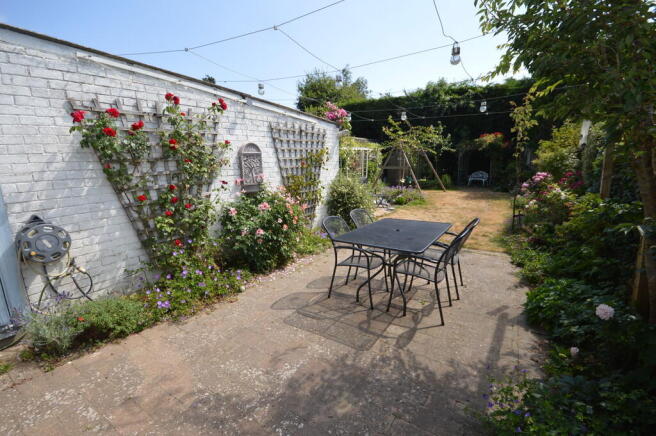 Broomfield Crescent, Wivenhoe photo 3