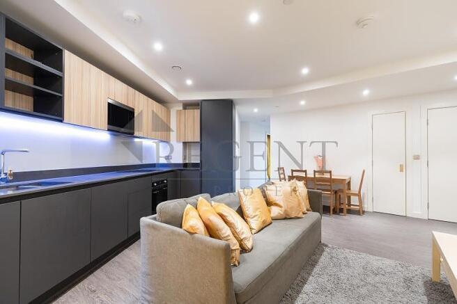 Kitchen to dining ar