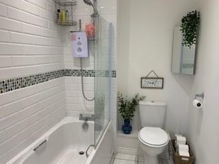 Bathroom new (002).jpg