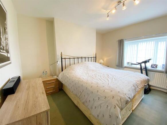 bed1.jpg