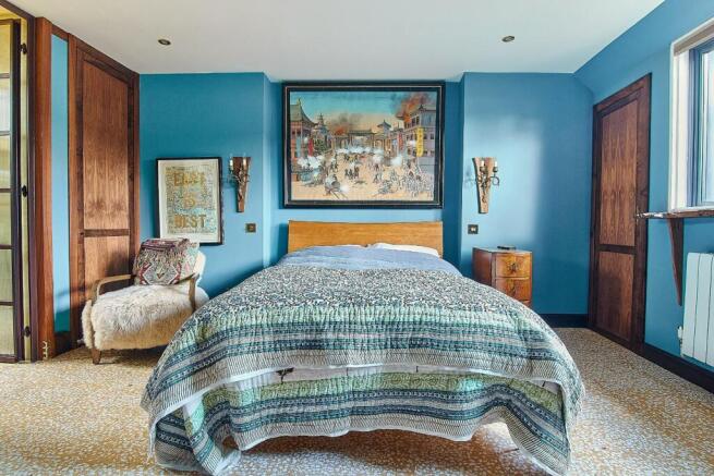 Bedroom 1_2.jpg