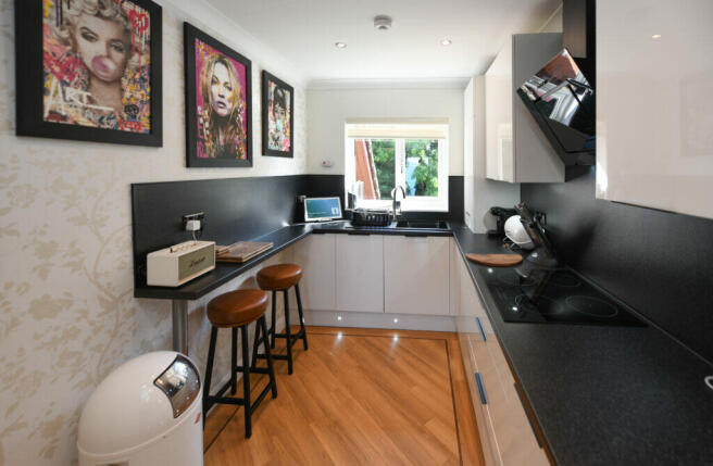 Photo 10