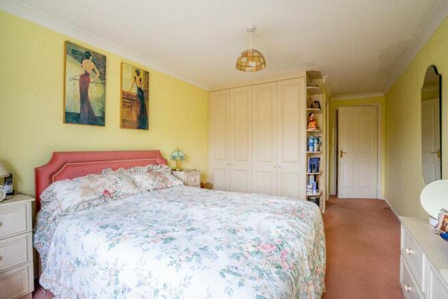 2 bed Apartment for sale Image 11