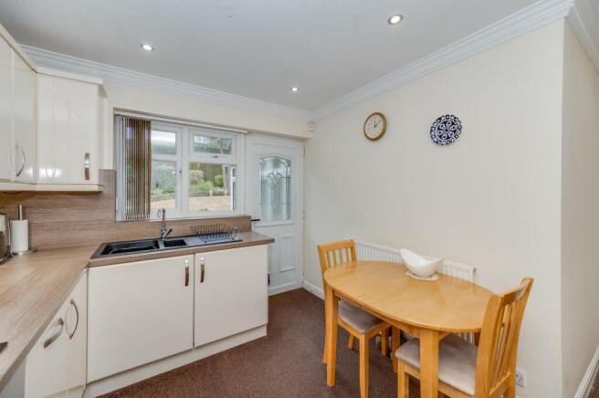4 bed Detached Bungalow for sale Image 9