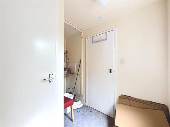 4 bed House for sale Image 11