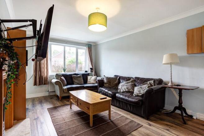 LOUNGE B