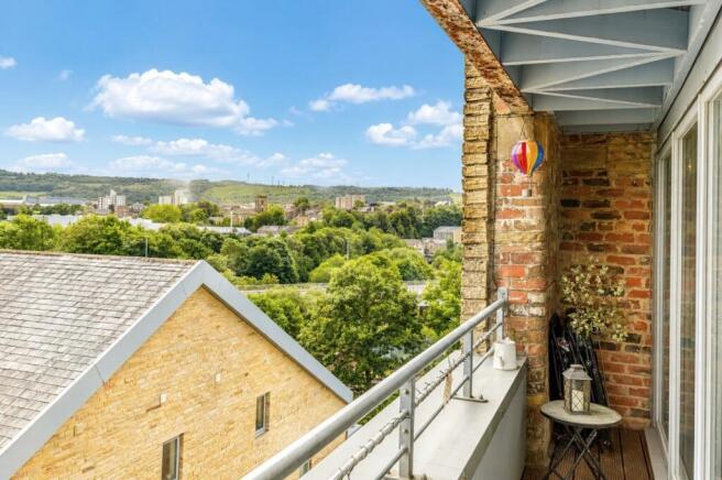2 bed Flat for sale Image 6