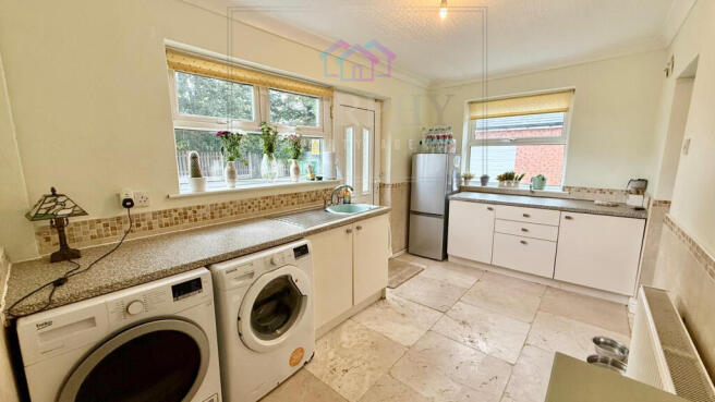 4 bed Detached for sale Image 9