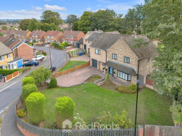 4 bed Detached for sale Image 9