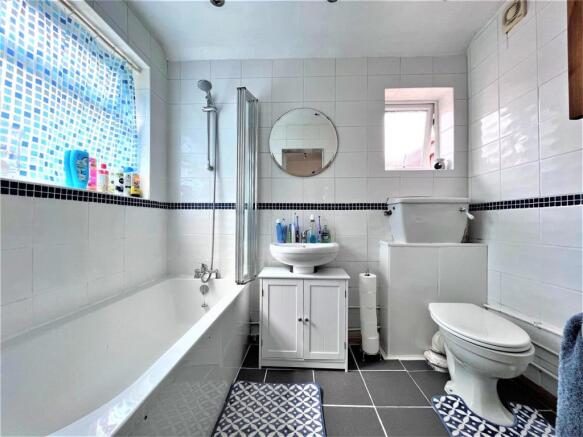 Bathroom 2.jpg