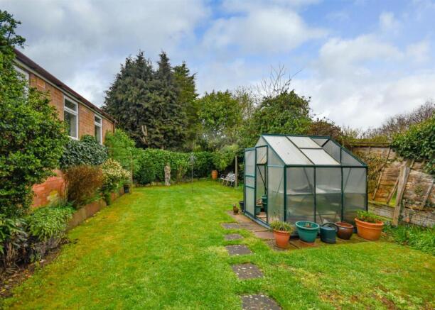 10 Crockington Close-15.jpg