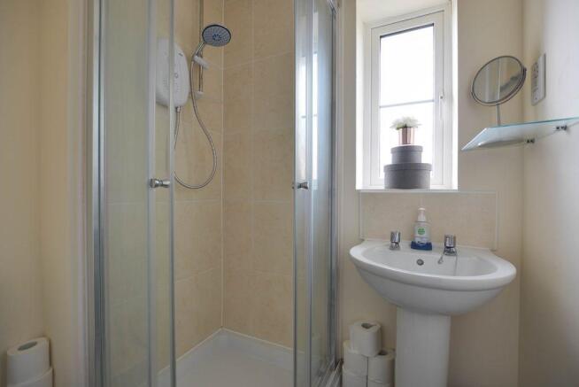 Ensuite to Bed 1