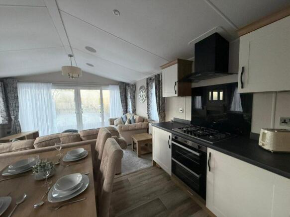 Whatsapp Image 2025 12 02 At 15.42.33 93a2b896.jpg