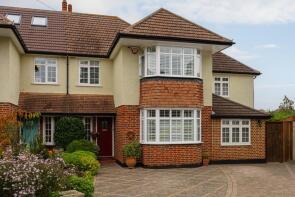 8, Loraine Gardens, Ashtead KT21 1PD