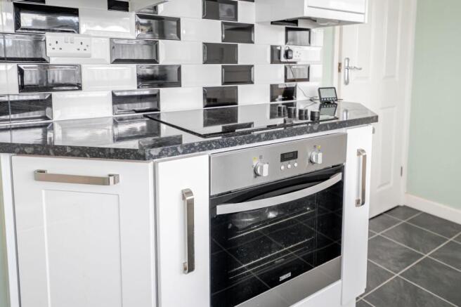 3 bed Semi-Detached for sale Image 6