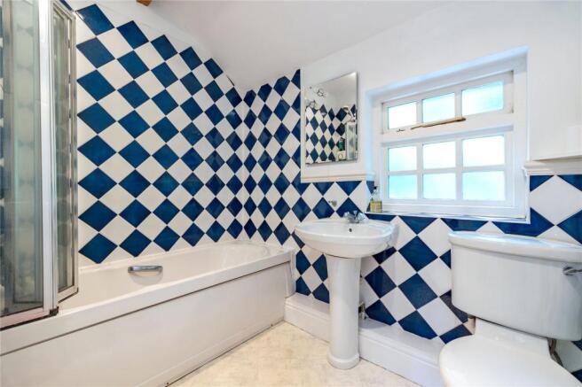 2 - 3 Bathrooms