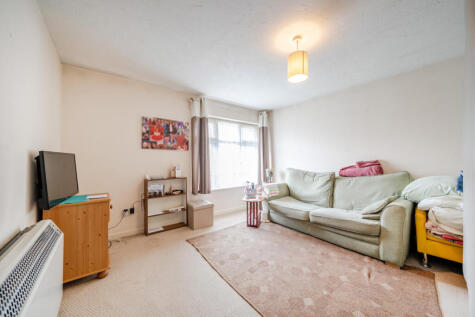 Vernon Close, Ottershaw, Chertsey, KT16