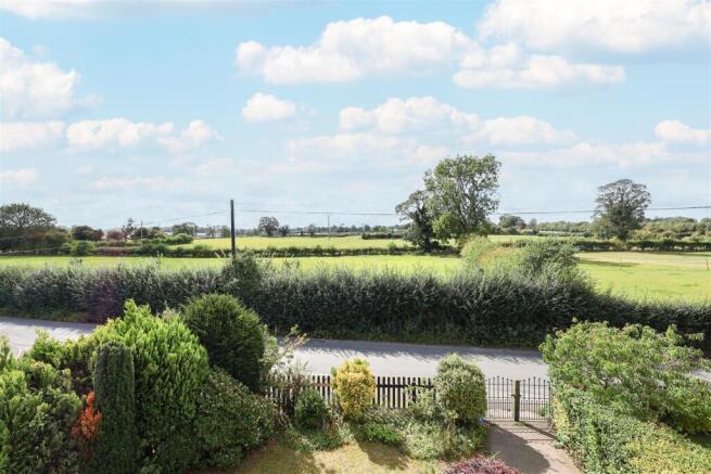 2 bed Semi-Detached for sale Image 9