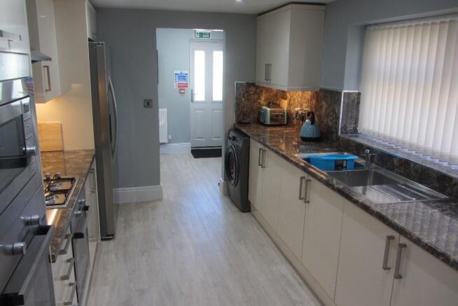 1 bed House Share to rent Image 8