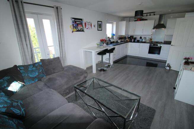 Lounge & Kitchen