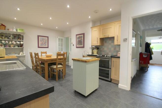 KITCHEN / DINING ...