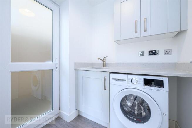 4 bed Detached for sale Image 10