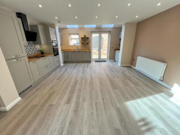 OPEN PLAN KITCHEN/FAMILY ROOM