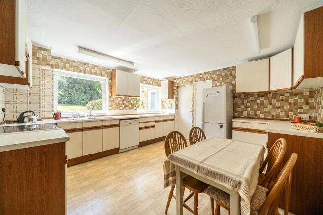 Russett Hill, Chalfont St. Peter, Gerrards Cross, Buckinghamshire, SL9 photo 4