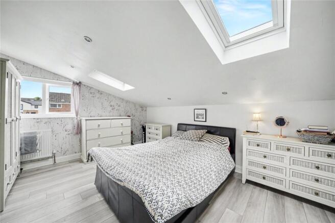 5 bed Detached for sale Image 11