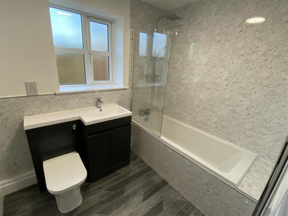 2 bed Apartment to rent Image 6