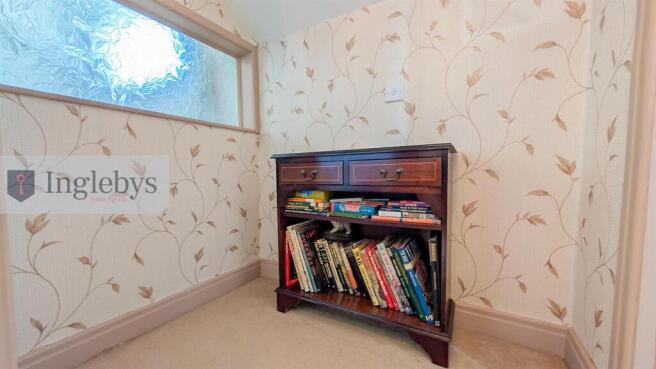 3 bed Semi-Detached for sale Image 12