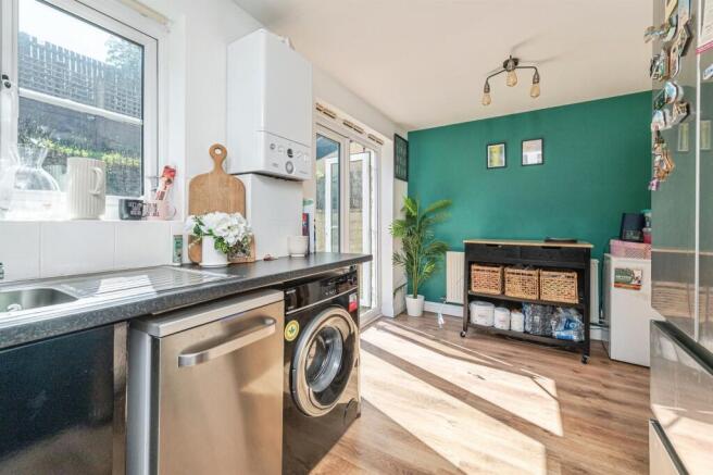 3 bed Terraced for sale Image 10