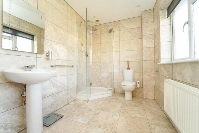 En-suite to Primary