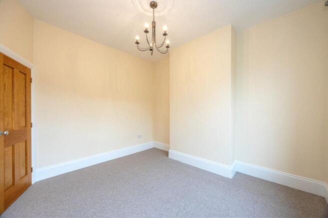 3 bed Terraced to rent Image 12