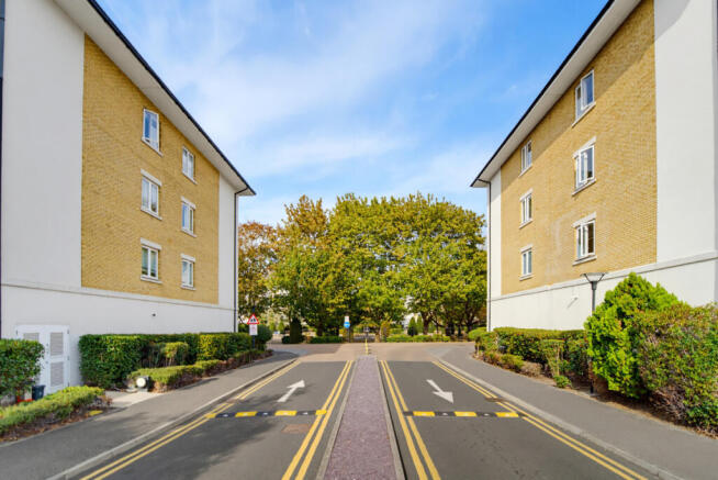 Park Lodge Avenue, West Drayton, UB7 photo 2