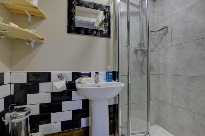 Bathroom - 4.jpg