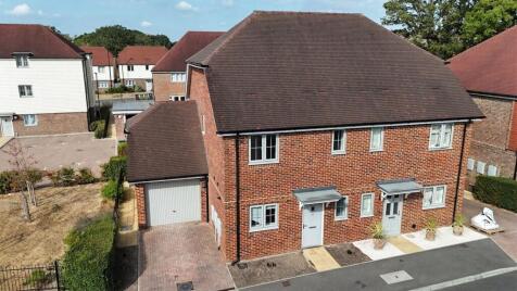 Dadswell Drive, Billingshurst, RH14