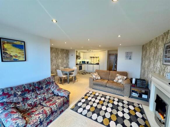 Lounge - Kitchen 6.jpg