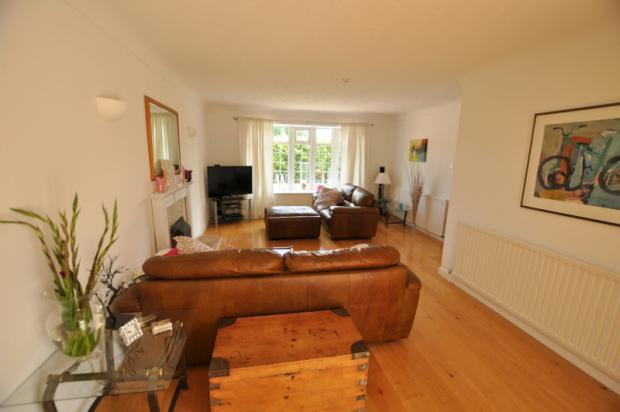 sitting/dining room