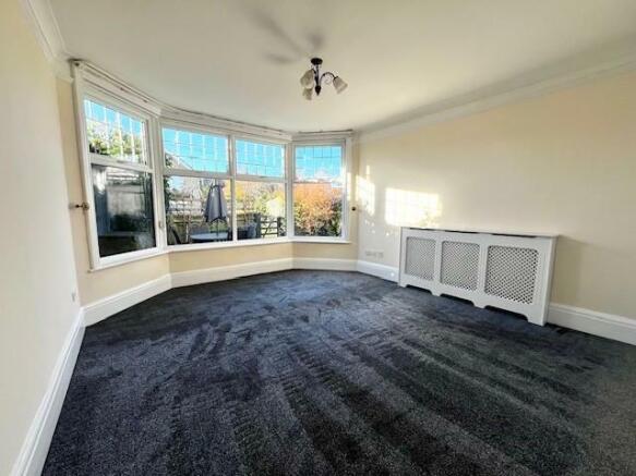 Lounge3.jpg