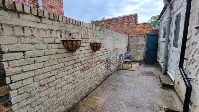 3 bed Terraced to rent Image 9
