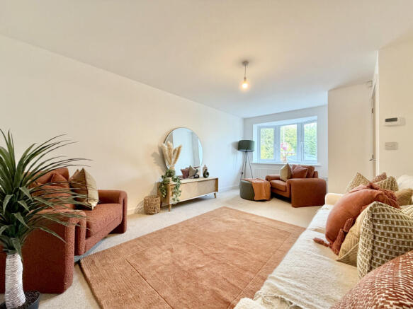 4 bed Detached for sale Image 8